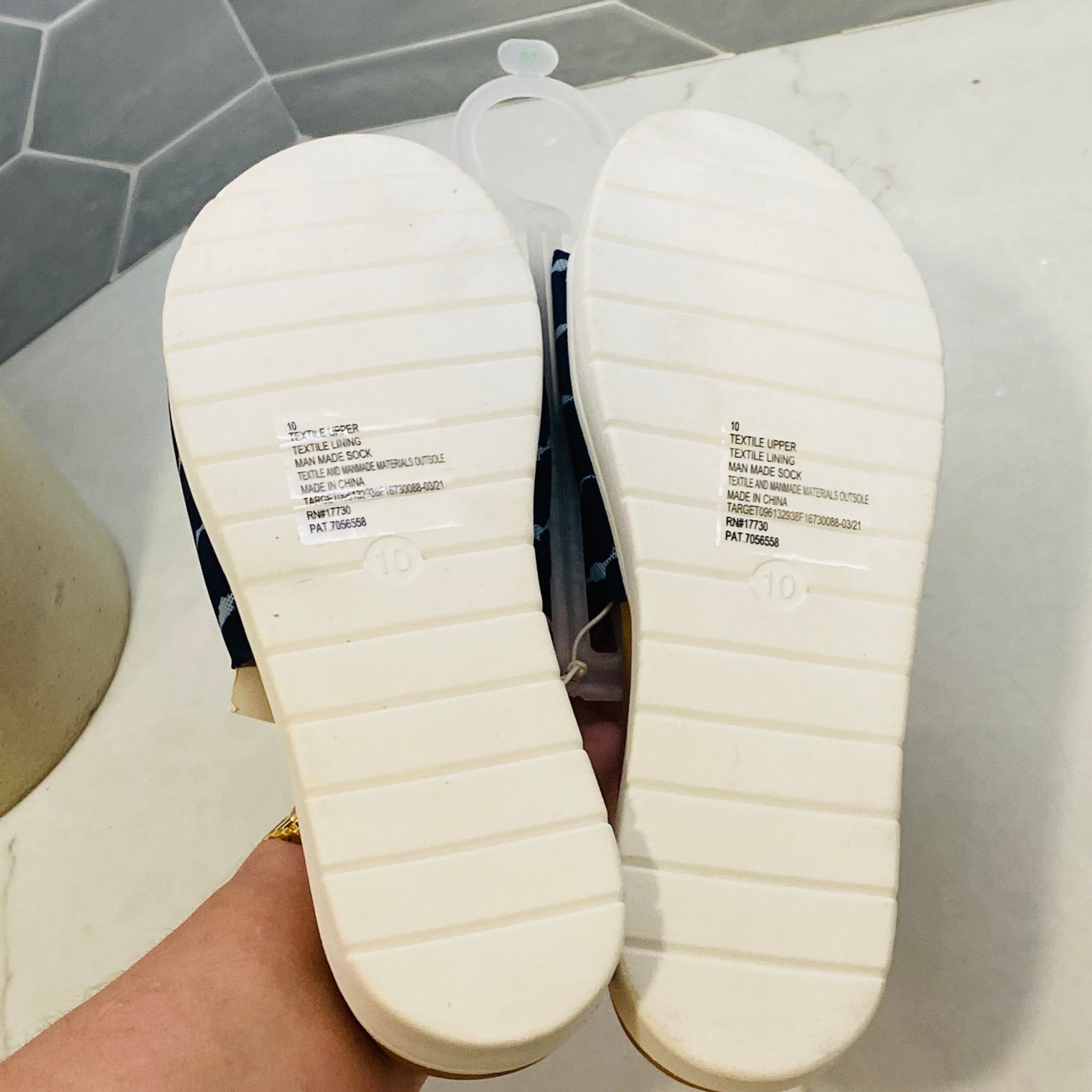 Shade & Shore Sandals Pool Slides Kassidy Platform Nwt Sz 10 Tie Dye — image 8 of 8